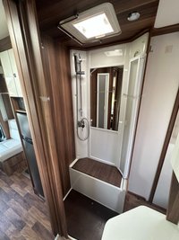 USED 2016 16 ROLLER TEAM T-LINE 740 5 BERTH WITH 5 TRAVEL SEATS 5 BERTH WITH REAR ISLAND BED