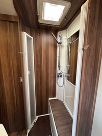 USED 2016 16 ROLLER TEAM T-LINE 740 5 BERTH WITH 5 TRAVEL SEATS 5 BERTH WITH REAR ISLAND BED