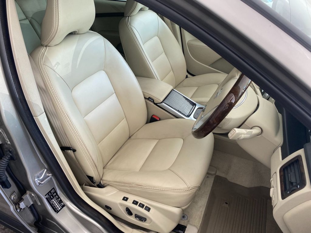 USED 2015 15 VOLVO XC70 2.4 D5 SE Lux Estate 5dr Diesel Geartronic AWD Euro 5 (215 ps) WINTER PACK REVERSE CAMERA DAB NAV