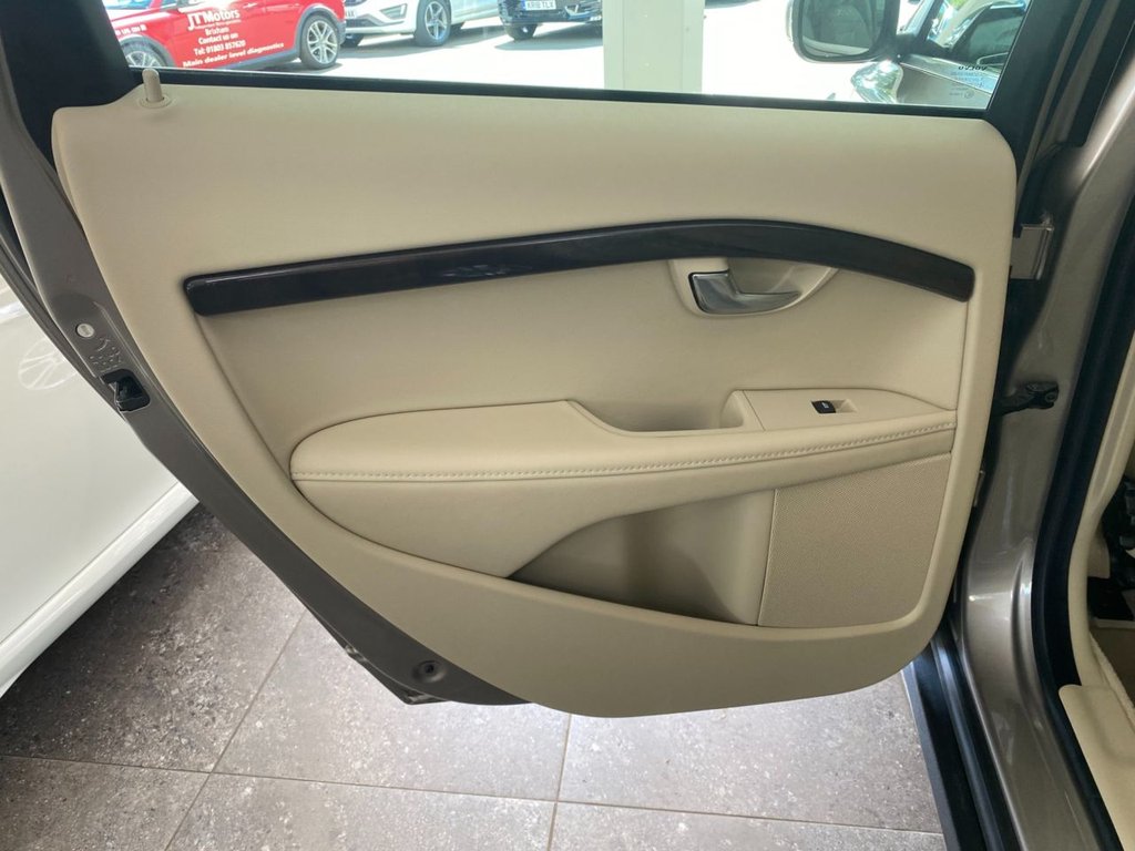USED 2015 15 VOLVO XC70 2.4 D5 SE Lux Estate 5dr Diesel Geartronic AWD Euro 5 (215 ps) WINTER PACK REVERSE CAMERA DAB NAV