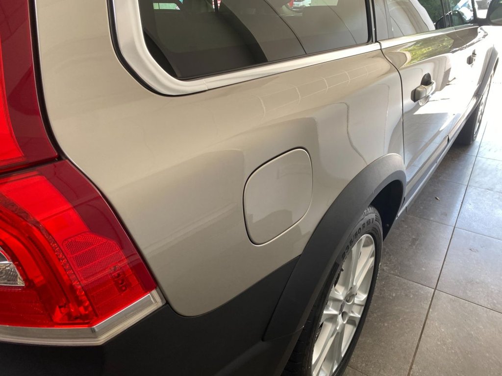 USED 2015 15 VOLVO XC70 2.4 D5 SE Lux Estate 5dr Diesel Geartronic AWD Euro 5 (215 ps) WINTER PACK REVERSE CAMERA DAB NAV
