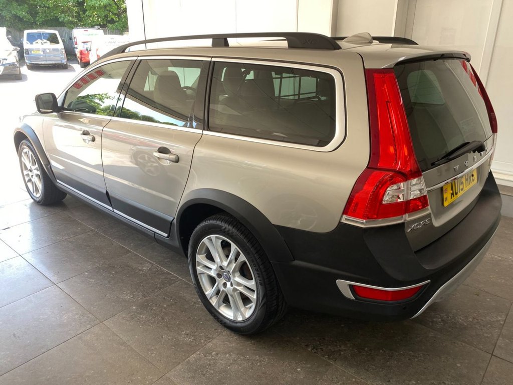 USED 2015 15 VOLVO XC70 2.4 D5 SE Lux Estate 5dr Diesel Geartronic AWD Euro 5 (215 ps) WINTER PACK REVERSE CAMERA DAB NAV