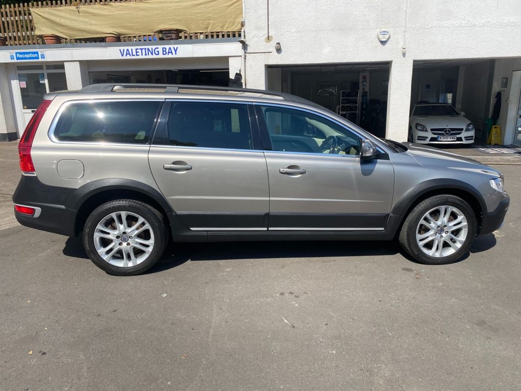 USED 2015 15 VOLVO XC70 2.4 D5 SE Lux Estate 5dr Diesel Geartronic AWD Euro 5 (215 ps) WINTER PACK REVERSE CAMERA DAB NAV