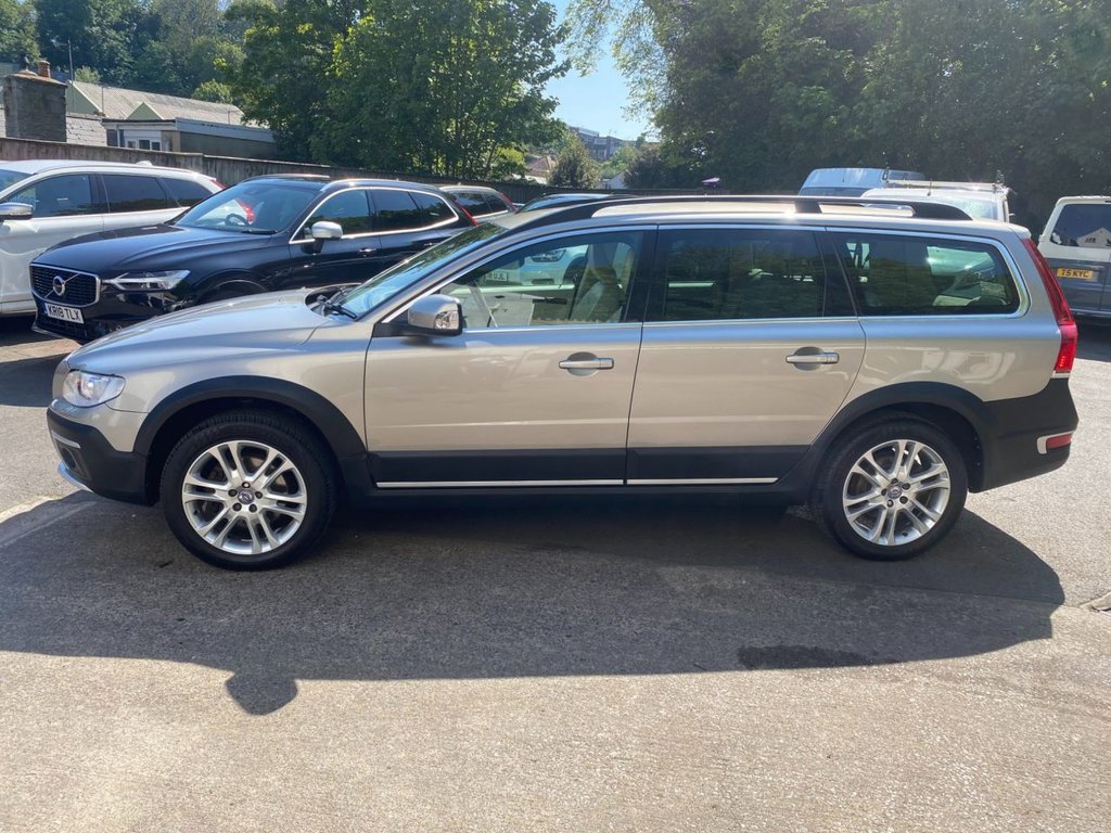 USED 2015 15 VOLVO XC70 2.4 D5 SE Lux Estate 5dr Diesel Geartronic AWD Euro 5 (215 ps) WINTER PACK REVERSE CAMERA DAB NAV