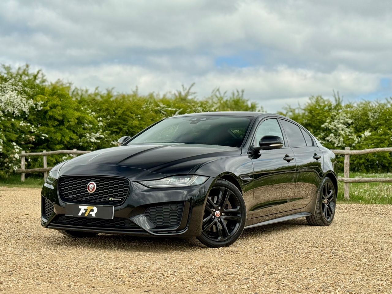 Black Jaguar・2点まとめ買い Jaguar XE 2.0 D180 R-Dynamic S Saloon 4dr Diesel Auto Euro 6