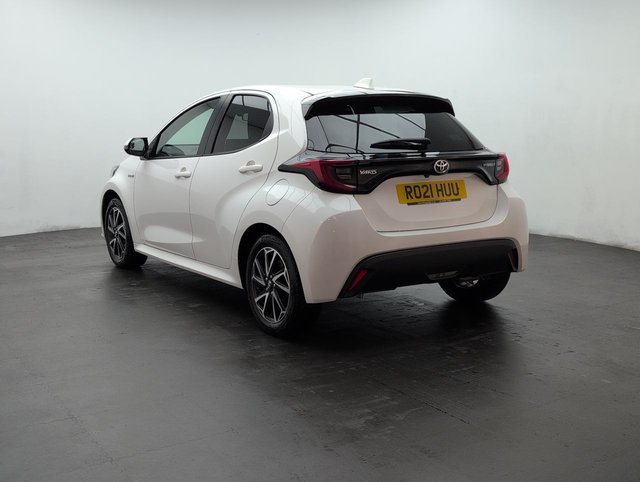 USED 2021 21 Toyota Yaris 1.5 Vvt-H Design Hatchback 5dr Petrol Hybrid E-Cvt Euro 6 (s/S) (116 Ps) - Apple Carplay + Dab Radio -