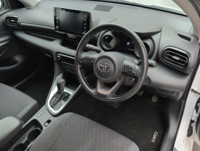 USED 2021 21 Toyota Yaris 1.5 Vvt-H Design Hatchback 5dr Petrol Hybrid E-Cvt Euro 6 (s/S) (116 Ps) - Apple Carplay + Dab Radio -