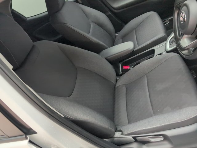 USED 2021 21 Toyota Yaris 1.5 Vvt-H Design Hatchback 5dr Petrol Hybrid E-Cvt Euro 6 (s/S) (116 Ps) - Apple Carplay + Dab Radio -