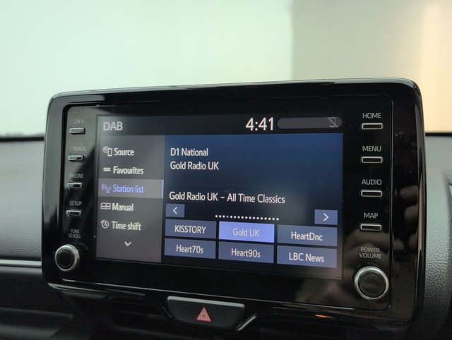 USED 2021 21 Toyota Yaris 1.5 Vvt-H Design Hatchback 5dr Petrol Hybrid E-Cvt Euro 6 (s/S) (116 Ps) - Apple Carplay + Dab Radio -