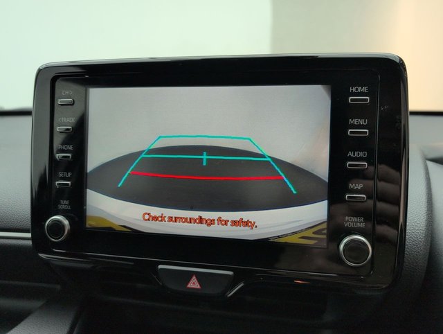 USED 2021 21 Toyota Yaris 1.5 Vvt-H Design Hatchback 5dr Petrol Hybrid E-Cvt Euro 6 (s/S) (116 Ps) - Apple Carplay + Dab Radio -