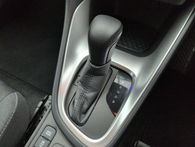 USED 2021 21 Toyota Yaris 1.5 Vvt-H Design Hatchback 5dr Petrol Hybrid E-Cvt Euro 6 (s/S) (116 Ps) - Apple Carplay + Dab Radio -