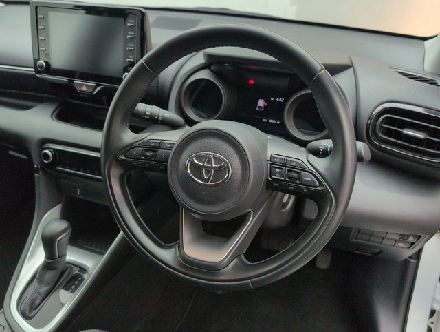 USED 2021 21 Toyota Yaris 1.5 Vvt-H Design Hatchback 5dr Petrol Hybrid E-Cvt Euro 6 (s/S) (116 Ps) - Apple Carplay + Dab Radio -