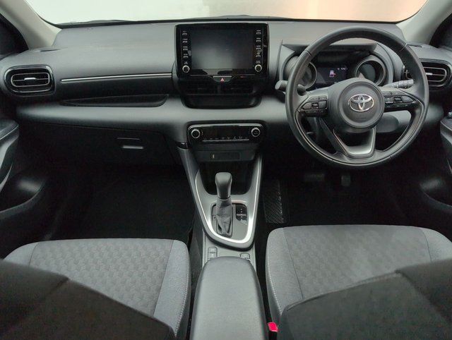 USED 2021 21 Toyota Yaris 1.5 Vvt-H Design Hatchback 5dr Petrol Hybrid E-Cvt Euro 6 (s/S) (116 Ps) - Apple Carplay + Dab Radio -