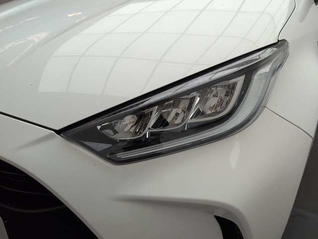 USED 2021 21 Toyota Yaris 1.5 Vvt-H Design Hatchback 5dr Petrol Hybrid E-Cvt Euro 6 (s/S) (116 Ps) - Apple Carplay + Dab Radio -