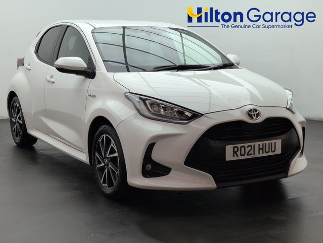 USED 2021 21 Toyota Yaris 1.5 Vvt-H Design Hatchback 5dr Petrol Hybrid E-Cvt Euro 6 (s/S) (116 Ps) - Apple Carplay + Dab Radio -