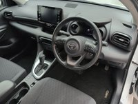 USED 2021 21 Toyota Yaris 1.5 Vvt-H Design Hatchback 5dr Petrol Hybrid E-Cvt Euro 6 (s/S) (116 Ps) - Apple Carplay + Dab Radio -