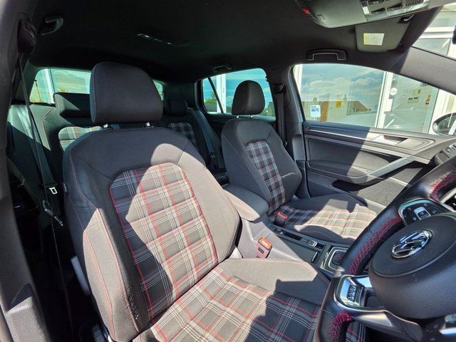 2020 VOLKSWAGEN GOLF 2020 2.0 TSI GPF GTI Performance Hatchback 5dr Petrol DSG Euro 6 (s/s) (245 ps) - Photo 5