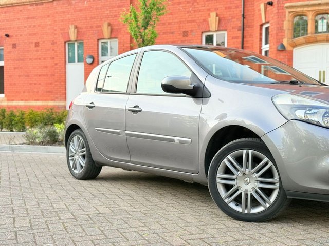 2012 RENAULT CLIO 1.5 dCi Dynamique TomTom Hatchback 5dr Diesel Manual Euro 5 (88 ps) - Photo 5