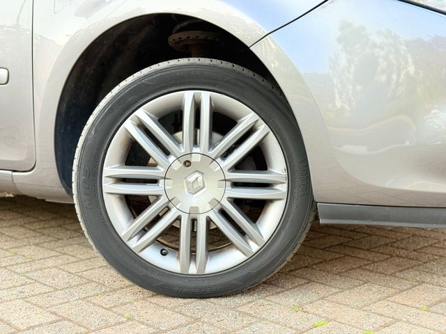 2012 RENAULT CLIO 1.5 dCi Dynamique TomTom Hatchback 5dr Diesel Manual Euro 5 (88 ps) - Photo 6