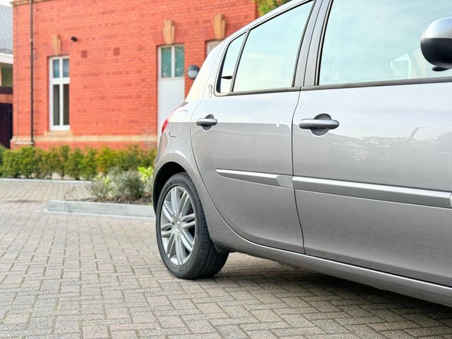 2012 RENAULT CLIO 1.5 dCi Dynamique TomTom Hatchback 5dr Diesel Manual Euro 5 (88 ps) - Photo 7