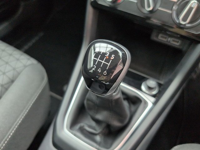 USED 2020 20 Volkswagen T-Cross 1.0 TSI SE Suv 5dr Petrol Manual Euro 6 (s/S) (115 Ps) - Cruise Control + Air Conditioning