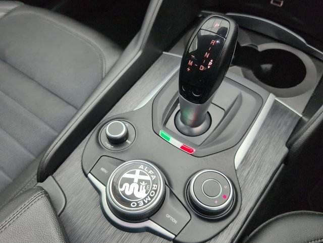 USED 2020 70 Alfa Romeo Giulia 2.0t Nero Edizione Saloon 4dr Petrol Auto Euro 6 (s/S) (200 Ps) Lane Departure Warning+18" Alloys