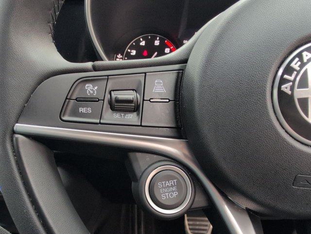 USED 2020 70 Alfa Romeo Giulia 2.0t Nero Edizione Saloon 4dr Petrol Auto Euro 6 (s/S) (200 Ps) Lane Departure Warning+18" Alloys