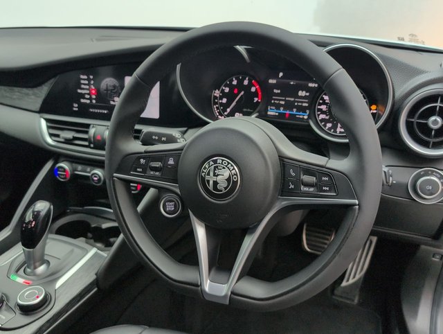 USED 2020 70 Alfa Romeo Giulia 2.0t Nero Edizione Saloon 4dr Petrol Auto Euro 6 (s/S) (200 Ps) Lane Departure Warning+18" Alloys