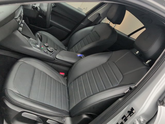 USED 2020 70 Alfa Romeo Giulia 2.0t Nero Edizione Saloon 4dr Petrol Auto Euro 6 (s/S) (200 Ps) Lane Departure Warning+18" Alloys