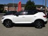 USED 2020 70 VOLVO XC40 2.0 B4 MHEV R-Design SUV 5dr Petrol Hybrid Auto Euro 6 (s/s) (197 ps) Finished in CRYSTAL WHITE MET with contrasting EBONY HEATED LEATHER/ALCANTARA TRIM. This Volvo XC40 is a spacious small SUV with smart styling and a comfortable drive. In short it is a bit of a cracker with a sophisticated look and an upmarket feel. Features include Sat Nav, DAB, B/Tooth, Leather Seats, Power Electric Boot, 18" Alloys, Tints, Cruise and more. Volvo Dealer serviced at 14239 miles, 44913 miles and at 59116 miles on arrival.