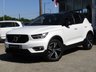 USED 2020 70 VOLVO XC40 2.0 B4 MHEV R-Design SUV 5dr Petrol Hybrid Auto Euro 6 (s/s) (197 ps) Finished in CRYSTAL WHITE MET with contrasting EBONY HEATED LEATHER/ALCANTARA TRIM. This Volvo XC40 is a spacious small SUV with smart styling and a comfortable drive. In short it is a bit of a cracker with a sophisticated look and an upmarket feel. Features include Sat Nav, DAB, B/Tooth, Leather Seats, Power Electric Boot, 18" Alloys, Tints, Cruise and more. Volvo Dealer serviced at 14239 miles, 44913 miles and at 59116 miles on arrival.