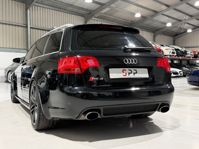 View our AUDI RS4 AVANT