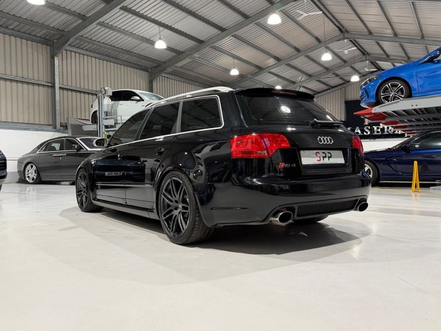 View our AUDI RS4 AVANT