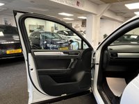 USED 2016 16 VOLKSWAGEN TOUAREG 3.0 TDI V6 BlueMotion Tech R-Line SUV 5dr Diesel Tiptronic 4WD Euro 6 (s/s) (262 ps) UK DELIVERY FLAT FEE &pound;175 (SUBJECT TO DEAL) *OVER 100 IMAGES ON OUR WEBSITE*BESPOKE FINANCE ARRANGED*PART EXCHANGE WELCOME*ALL VEHICLES HPI CLEAR