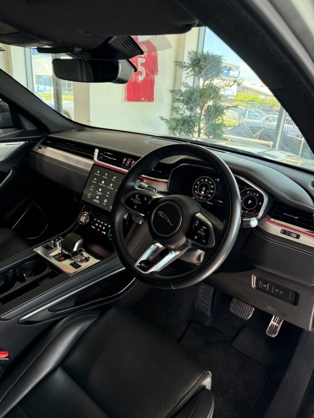 2022 JAGUAR F-PACE (2022) - Photo 3
