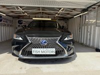 USED 2019 69 LEXUS ES 2.5 300h Saloon 4dr Petrol Hybrid E-CVT Euro 6 (s/s) (218 ps)+1 OWNER FROM NEW+2 KEYS+HISTORY+SUNROOF+FULL LEATHER SEATS+NAV+BLUETOOTH+CAMERA+MEDIA+PARK CONTROL 2 KEYS+HISTORY+1 OWNER FROM NEW+SUNROOF+FULL LEATHER SEATS+ALLOYS+PARK CONTROL+NAV+BLUETOOTH+MEDIA+USB+AUX+DAB+CLIMATE+CRUISE+HPI CLEAR