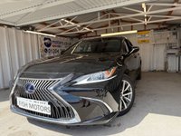 USED 2019 69 LEXUS ES 2.5 300h Saloon 4dr Petrol Hybrid E-CVT Euro 6 (s/s) (218 ps)+1 OWNER FROM NEW+2 KEYS+HISTORY+SUNROOF+FULL LEATHER SEATS+NAV+BLUETOOTH+CAMERA+MEDIA+PARK CONTROL 2 KEYS+HISTORY+1 OWNER FROM NEW+SUNROOF+FULL LEATHER SEATS+ALLOYS+PARK CONTROL+NAV+BLUETOOTH+MEDIA+USB+AUX+DAB+CLIMATE+CRUISE+HPI CLEAR