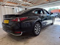 USED 2019 69 LEXUS ES 2.5 300h Saloon 4dr Petrol Hybrid E-CVT Euro 6 (s/s) (218 ps)+1 OWNER FROM NEW+2 KEYS+HISTORY+SUNROOF+FULL LEATHER SEATS+NAV+BLUETOOTH+CAMERA+MEDIA+PARK CONTROL 2 KEYS+HISTORY+1 OWNER FROM NEW+SUNROOF+FULL LEATHER SEATS+ALLOYS+PARK CONTROL+NAV+BLUETOOTH+MEDIA+USB+AUX+DAB+CLIMATE+CRUISE+HPI CLEAR