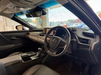 USED 2019 69 LEXUS ES 2.5 300h Saloon 4dr Petrol Hybrid E-CVT Euro 6 (s/s) (218 ps)+1 OWNER FROM NEW+2 KEYS+HISTORY+SUNROOF+FULL LEATHER SEATS+NAV+BLUETOOTH+CAMERA+MEDIA+PARK CONTROL 2 KEYS+HISTORY+1 OWNER FROM NEW+SUNROOF+FULL LEATHER SEATS+ALLOYS+PARK CONTROL+NAV+BLUETOOTH+MEDIA+USB+AUX+DAB+CLIMATE+CRUISE+HPI CLEAR