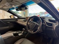 USED 2019 69 LEXUS ES 2.5 300h Saloon 4dr Petrol Hybrid E-CVT Euro 6 (s/s) (218 ps)+1 OWNER FROM NEW+2 KEYS+HISTORY+SUNROOF+FULL LEATHER SEATS+NAV+BLUETOOTH+CAMERA+MEDIA+PARK CONTROL 2 KEYS+HISTORY+1 OWNER FROM NEW+SUNROOF+FULL LEATHER SEATS+ALLOYS+PARK CONTROL+NAV+BLUETOOTH+MEDIA+USB+AUX+DAB+CLIMATE+CRUISE+HPI CLEAR