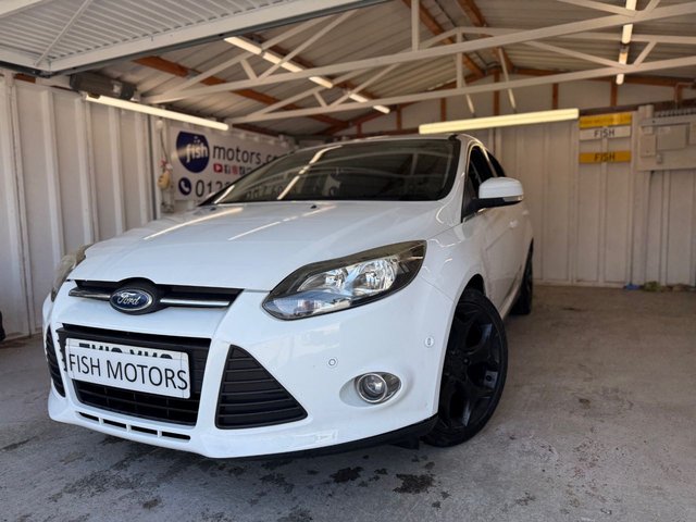 2012 12 FORD FOCUS 1.6 TDCi Zetec Hatchback 5dr Diesel Manual Euro 5 (s/s) (115 ps)+2 KEYS+11 SERVICE STAMPS+NAV 2 KEYS+11 SERVICE STAMPS+NAV+SENSORS+LOW INSURANCE+ALLOYS+AIRCON+LOW TAX+&pound;20 TAX+DAB+HPI CLEAR