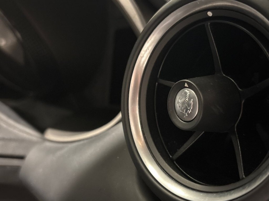 USED 2013 13 FERRARI FF 6.3 V12 Coupe 3dr Petrol F1 DCT 4WD Euro 5 (s/s) (660 bhp) GLASS ROOF|11 FERRARI SERVICES