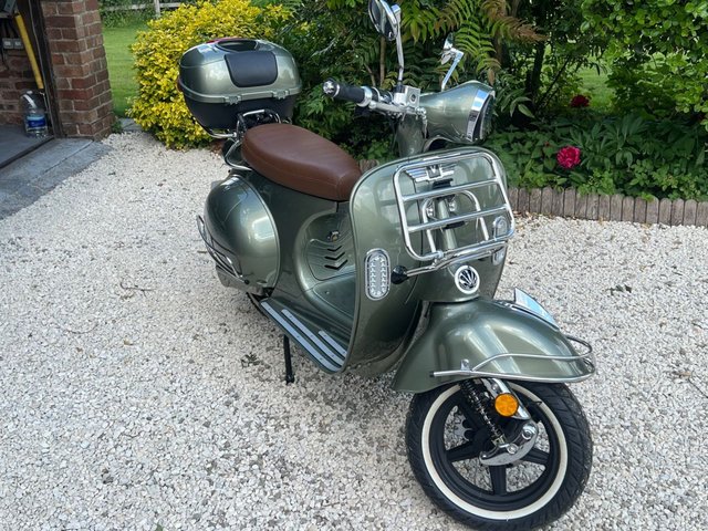 View our Velo EV 3000 Moped Electric Automatic