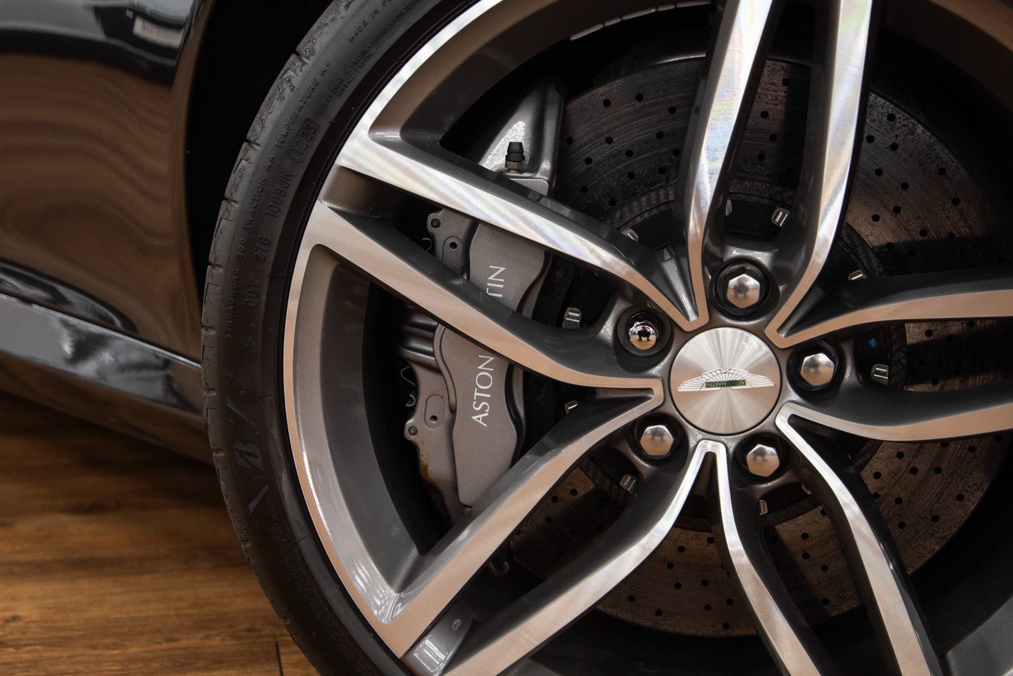 USED 2014 M ASTON MARTIN DB9 6.0 V12 Carbon Edition Coupe 