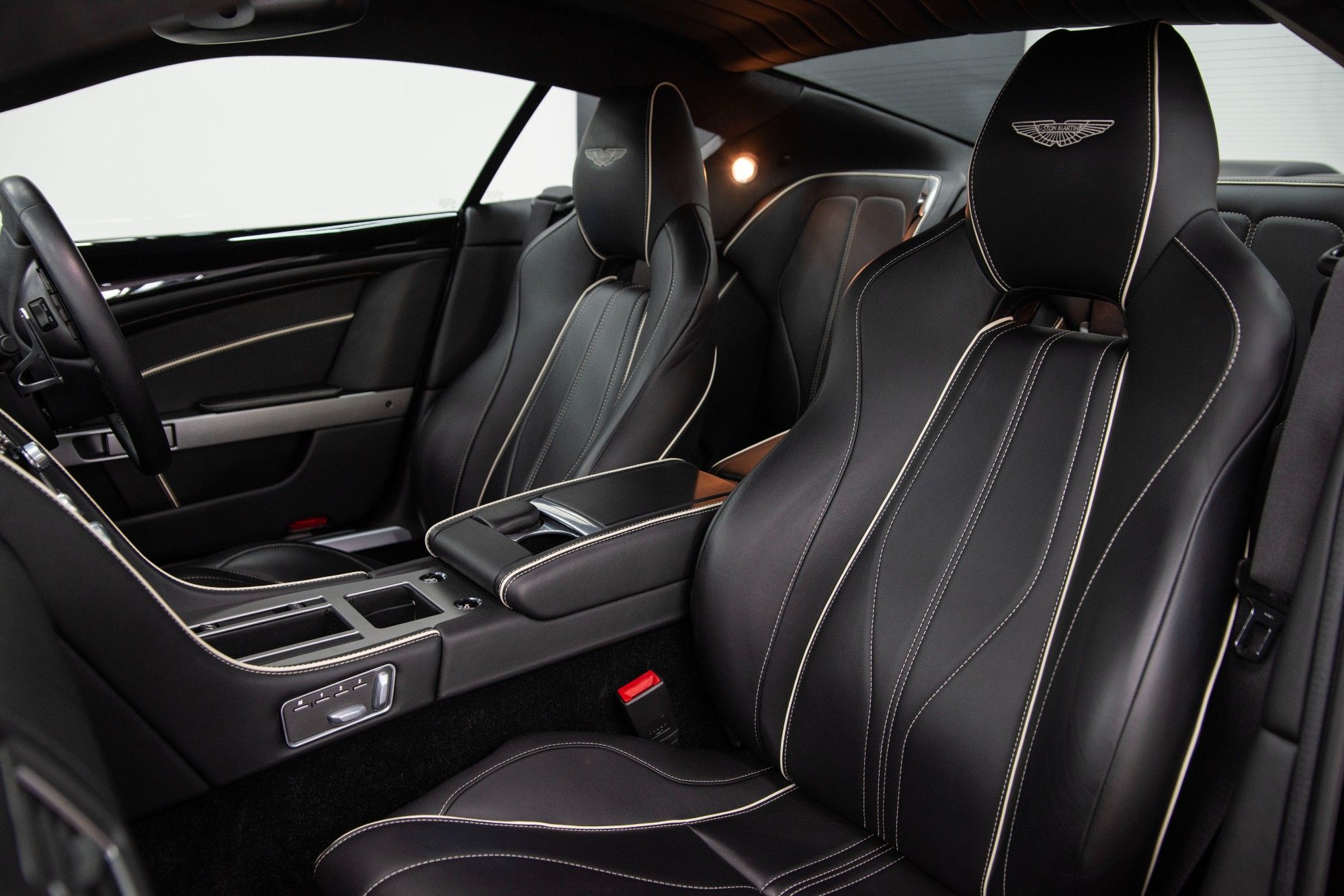 USED 2014 M ASTON MARTIN DB9 6.0 V12 Carbon Edition Coupe 