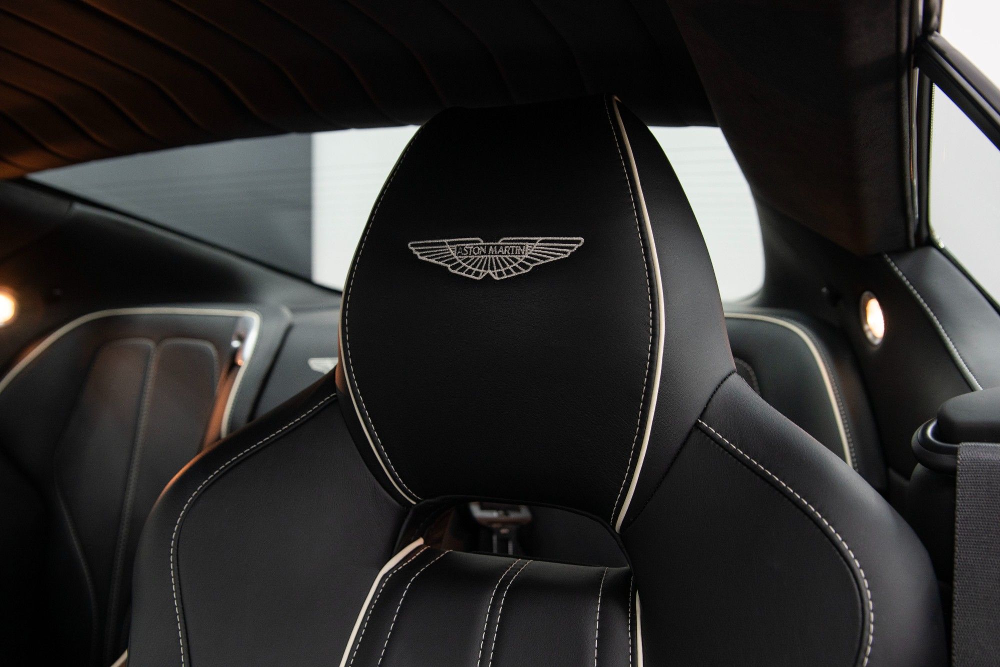 USED 2014 M ASTON MARTIN DB9 6.0 V12 Carbon Edition Coupe 