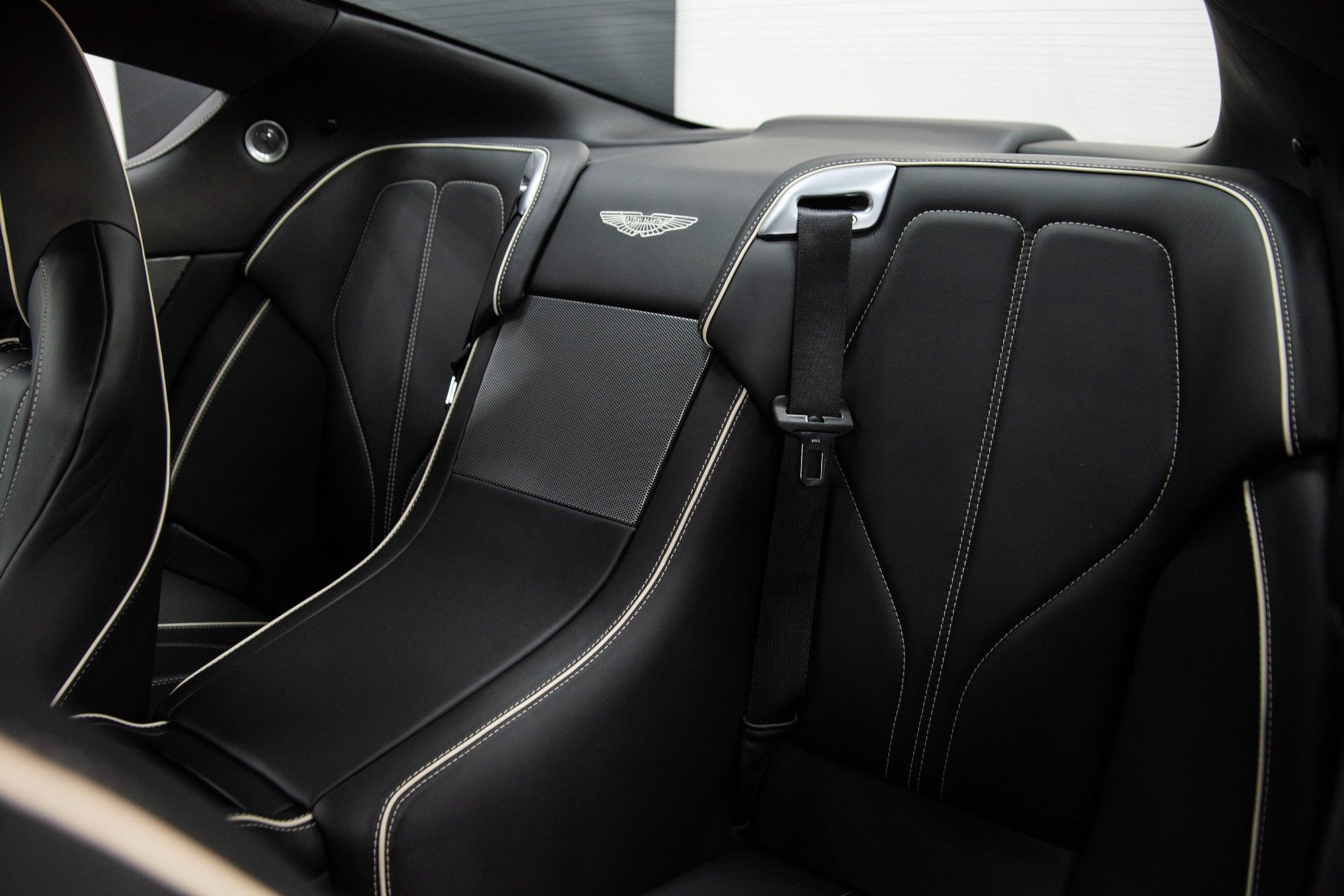 USED 2014 M ASTON MARTIN DB9 6.0 V12 Carbon Edition Coupe 