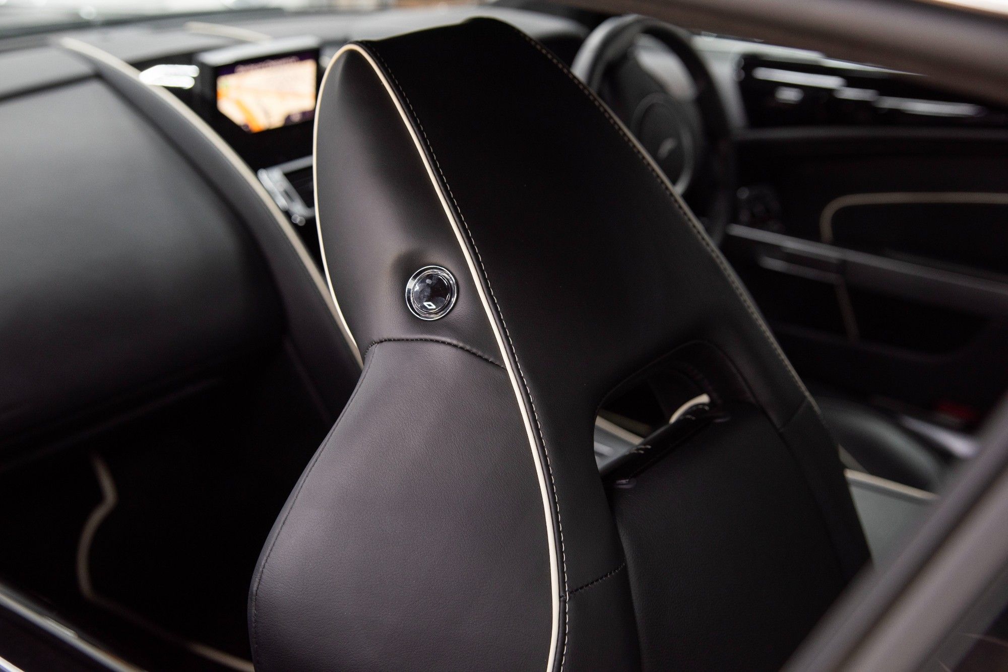 USED 2014 M ASTON MARTIN DB9 6.0 V12 Carbon Edition Coupe 