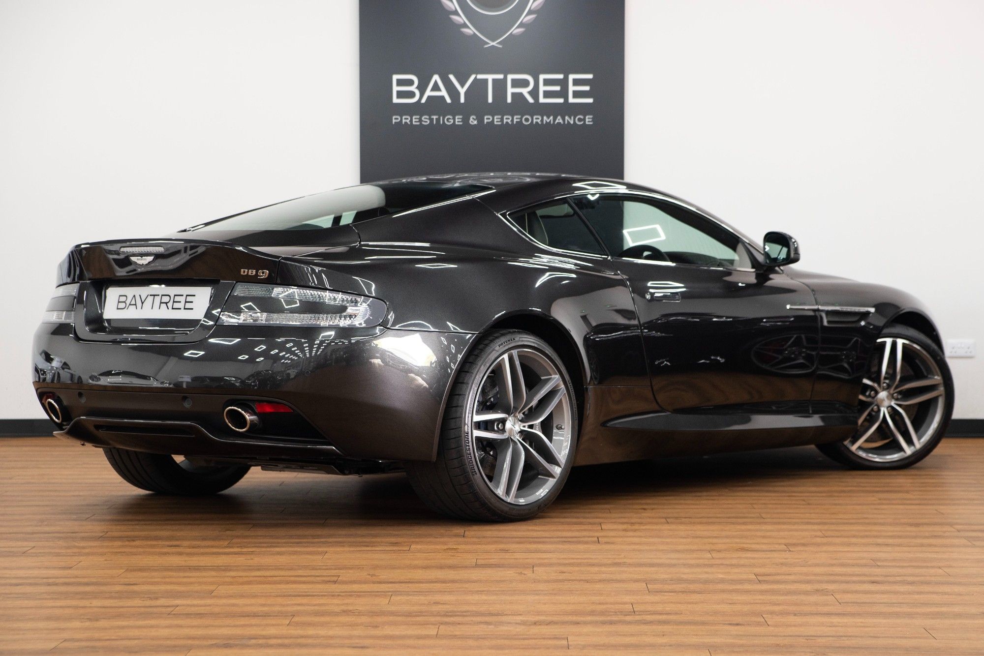 USED 2014 M ASTON MARTIN DB9 6.0 V12 Carbon Edition Coupe 