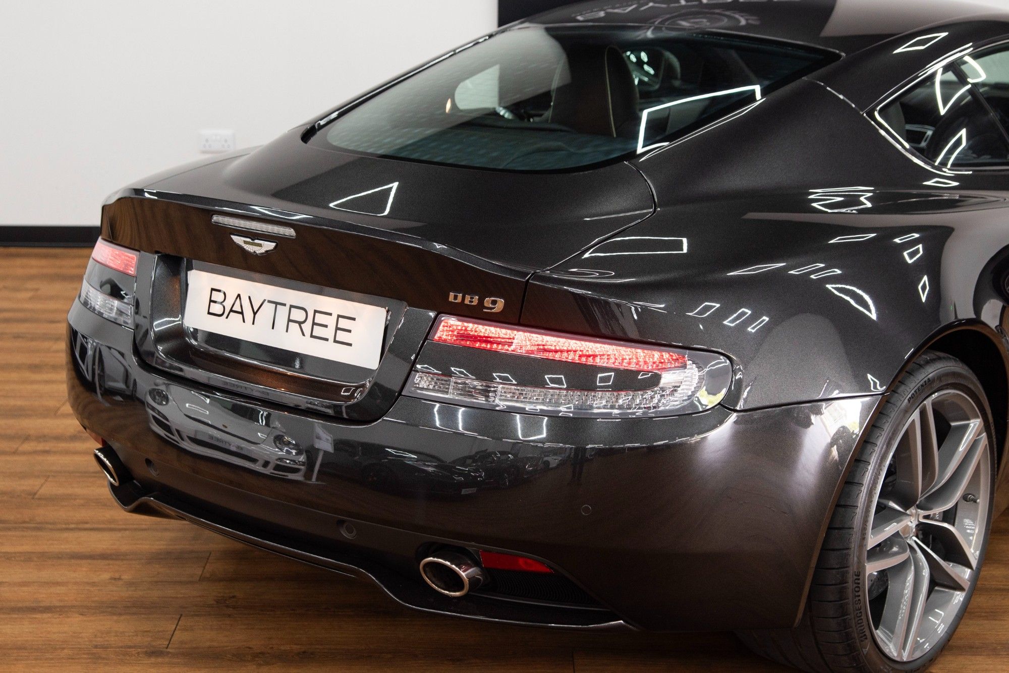 USED 2014 M ASTON MARTIN DB9 6.0 V12 Carbon Edition Coupe 